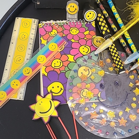 Vintage 90s smiley face stationery bundle - Picture 9 of 11